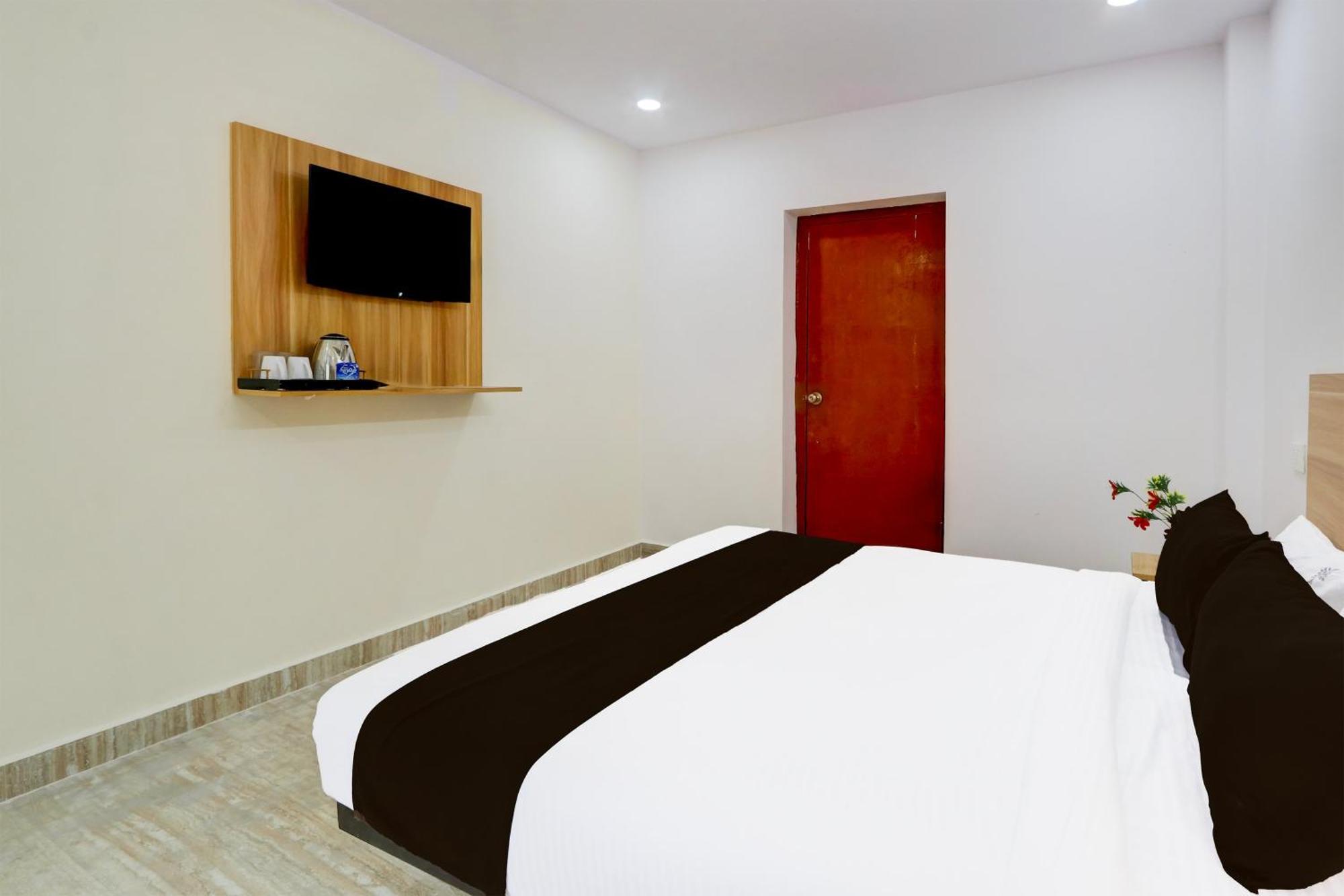 Hotel O Living Tree In Haiderabad Buitenkant foto